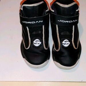Boys Jordans size 9c